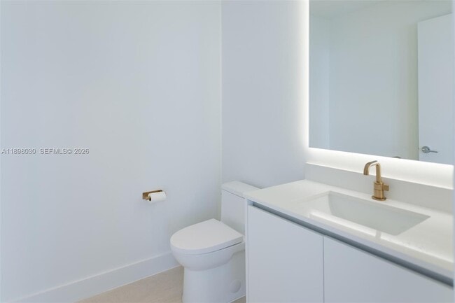 Building Photo - 700 NE 24th St