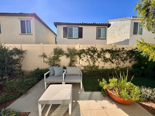 Building Photo - Brand New 4 Bedroom Home with Solar in Gat...