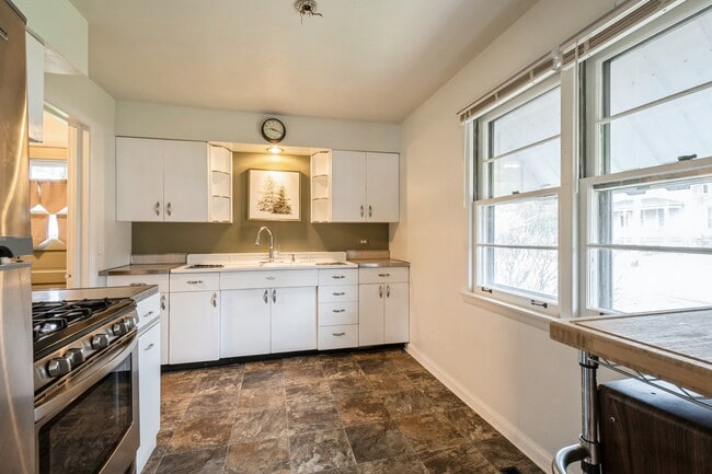 Building Photo - 735 Chestnut St