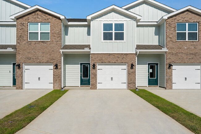 Building Photo - 2430 Clf Holw Cir