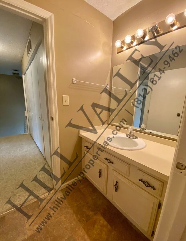 Building Photo - Two bedroom Townhouse in Willow Crossings