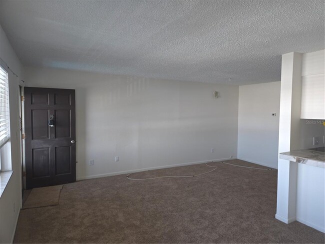 Building Photo - 2525 W Bay Dr