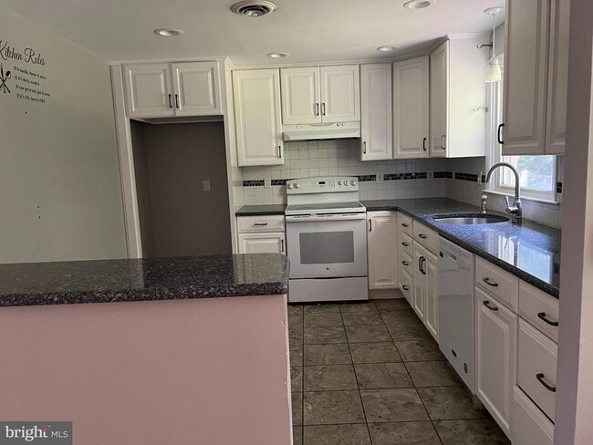 Building Photo - 319 Meetinghouse Ln