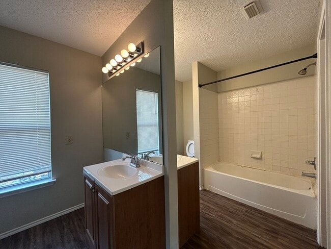 Building Photo - 407 Bluegrass Creek