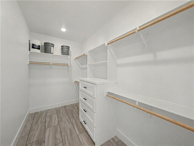 Building Photo - 6807 SW Basswood Ave