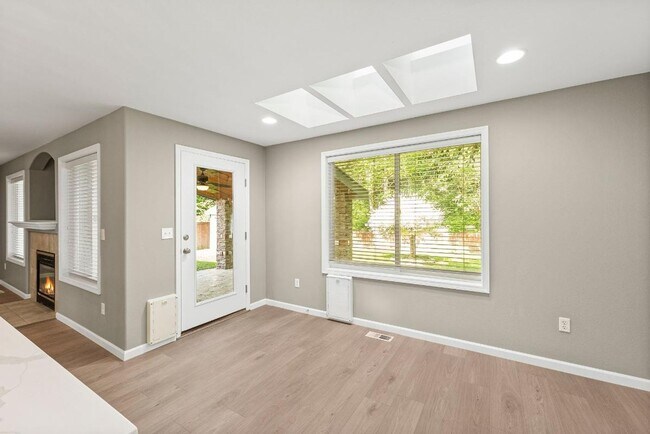 Building Photo - Spacious Sunrise Home for Rent in Puyallup...