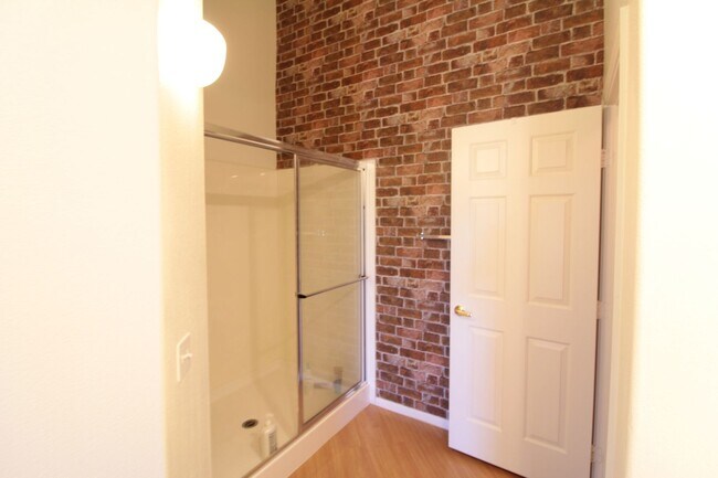 Building Photo - SHOWINGS AVAILABLE NOW