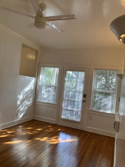 Building Photo - 2035 N Vista del Mar Ave