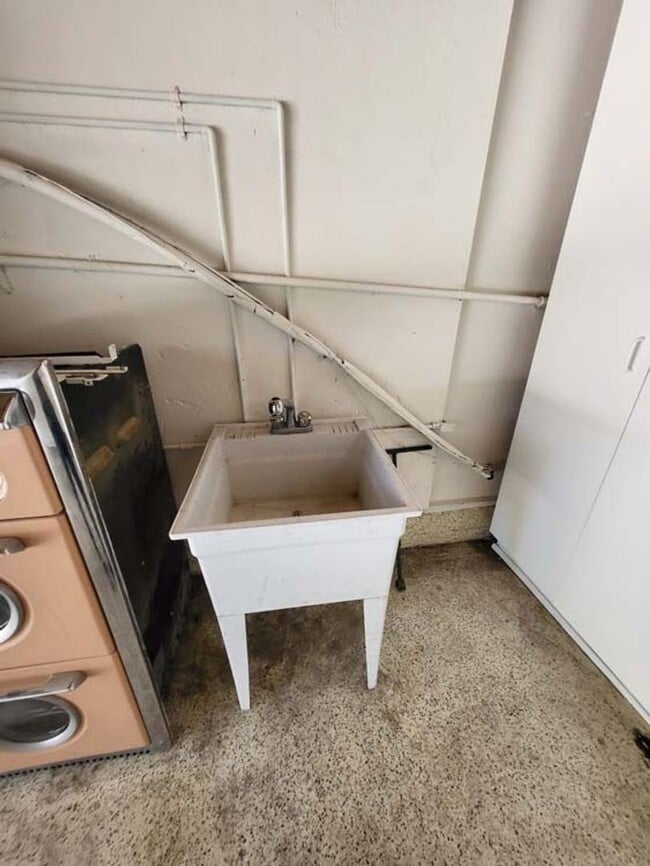 Building Photo - Newly Rehabbed Charming 3 Bed 2 Bath Home ...