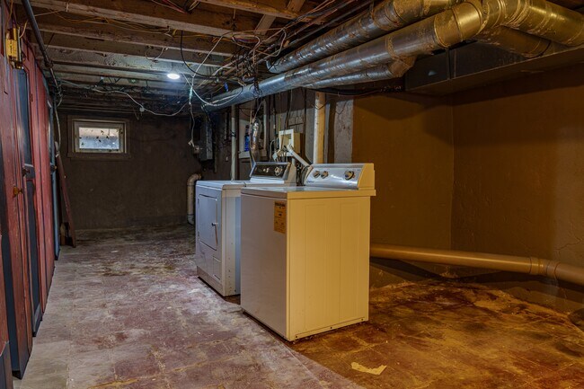 Building Photo - 2523 S Rosewood St