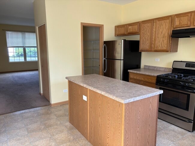 Building Photo - 250 S Alder Creek Dr