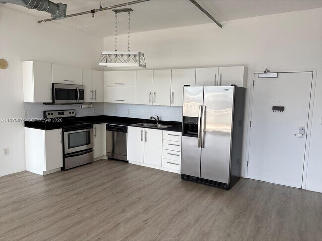 Building Photo - 444 NE 30th St