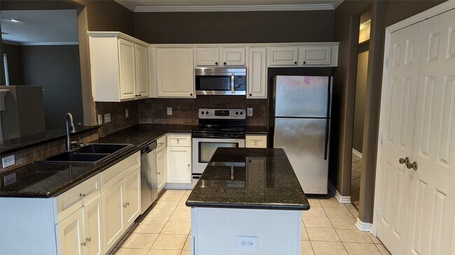 Building Photo - 5602 Walkabout Way