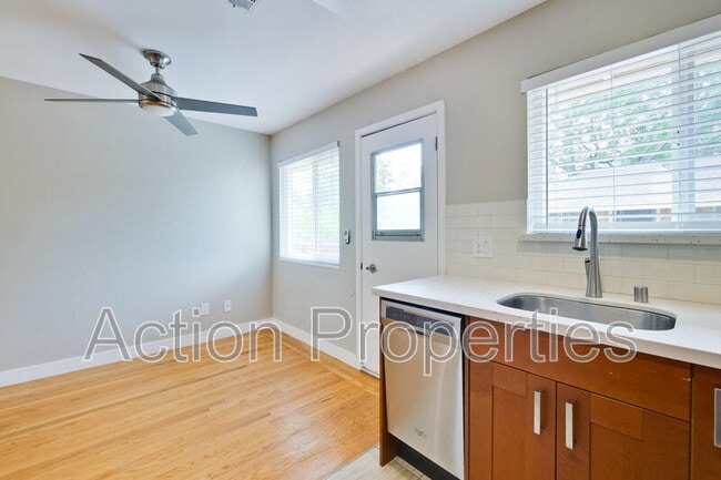 Building Photo - 661 Channing Ave