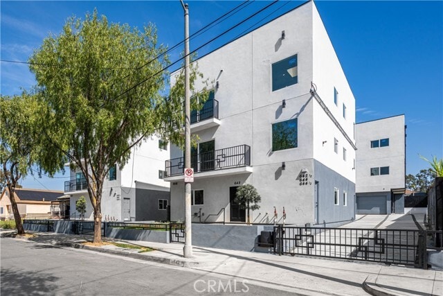 Building Photo - 646 N Boyle Ave