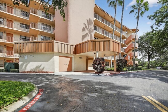 Primary Photo - 7401 NW 16th St