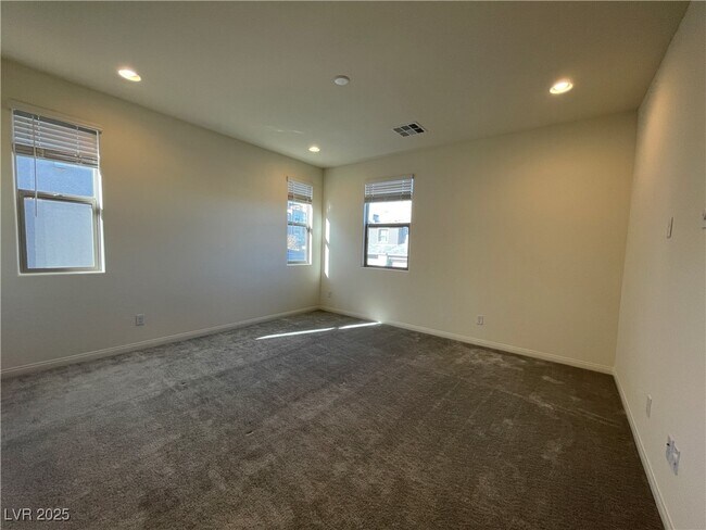 Building Photo - 11751 Emerald Lk Ave