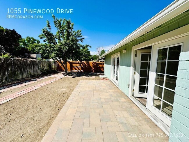 Building Photo - 1055 Pinewood Dr