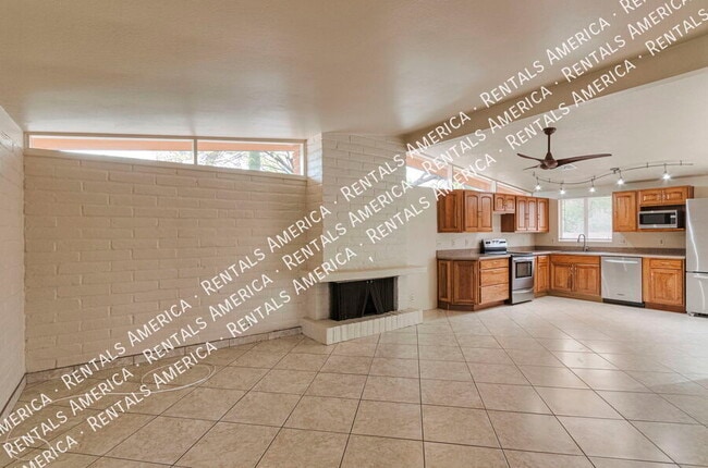 Building Photo - 7002 E Kirkland Dr