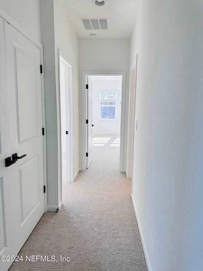 Building Photo - 18 Mellowood Ln