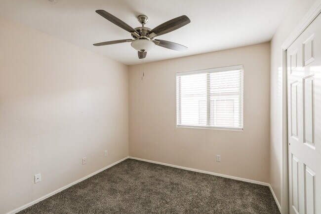 Building Photo - 422 W Tara Danette Dr