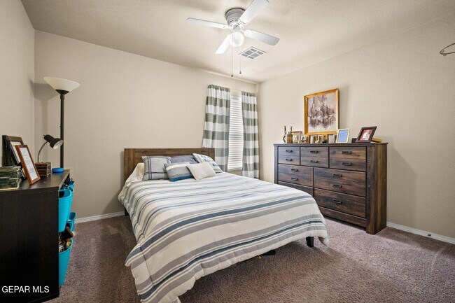 Building Photo - 3825 Loma Reina