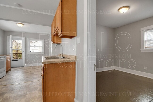 Building Photo - 639 Merwin Ave
