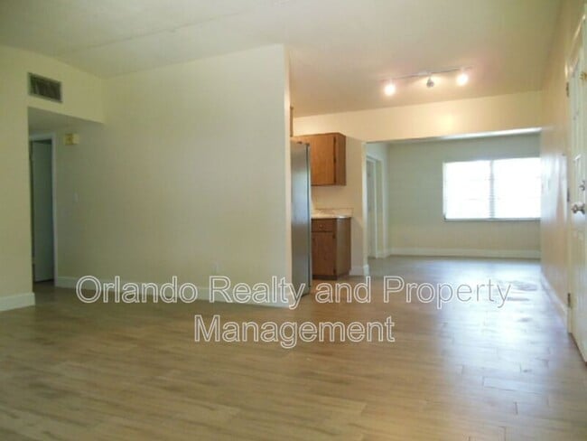 Building Photo - 404 Oakhurst St
