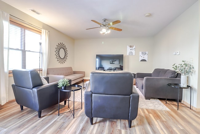 Building Photo - 3530 McLaughlin Dr