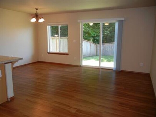 Building Photo - 3 Bedroom 2.5 Bath located in Tumwater