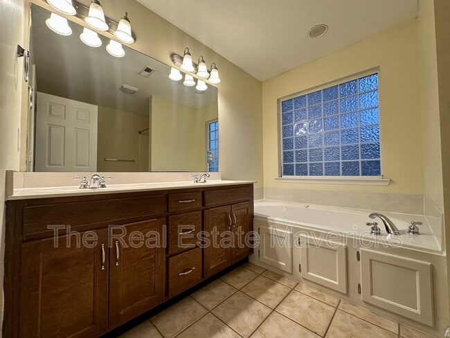 Building Photo - 1720 Hawk Run Ln