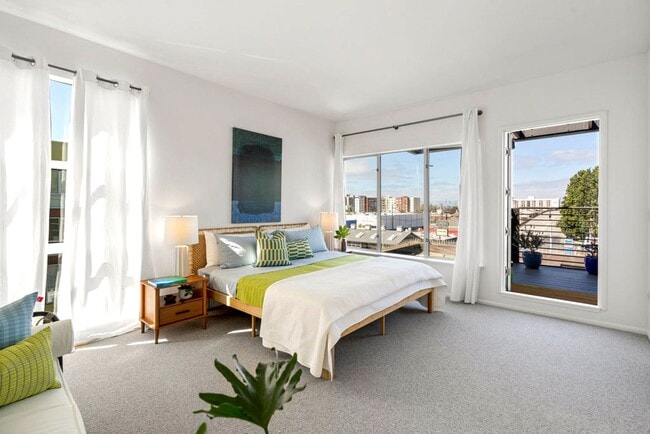 Building Photo - 1364 Powell St