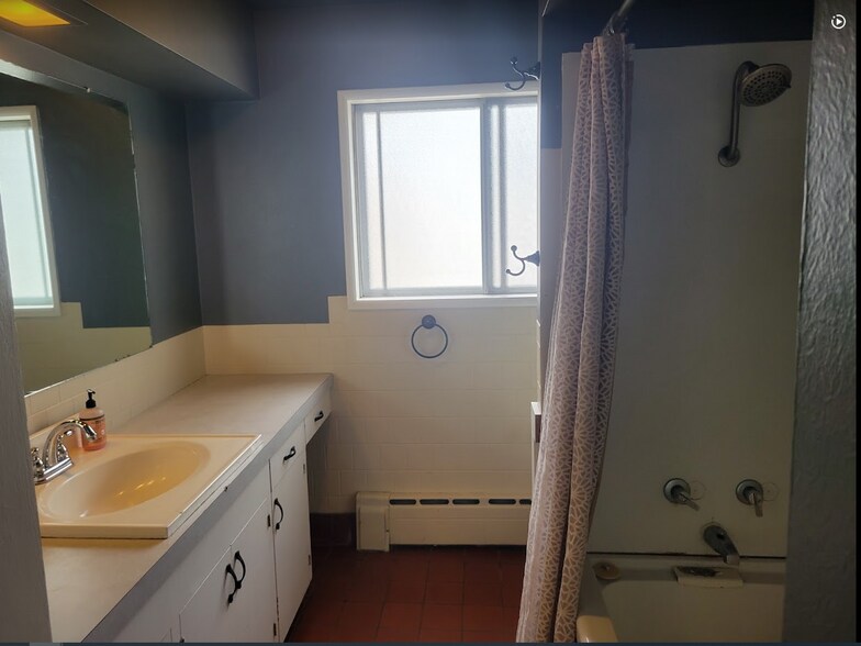 bathroom - 5252 NE 49th Ave
