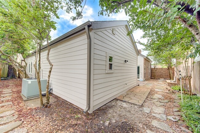 Building Photo - 14207 Stokesmount Dr