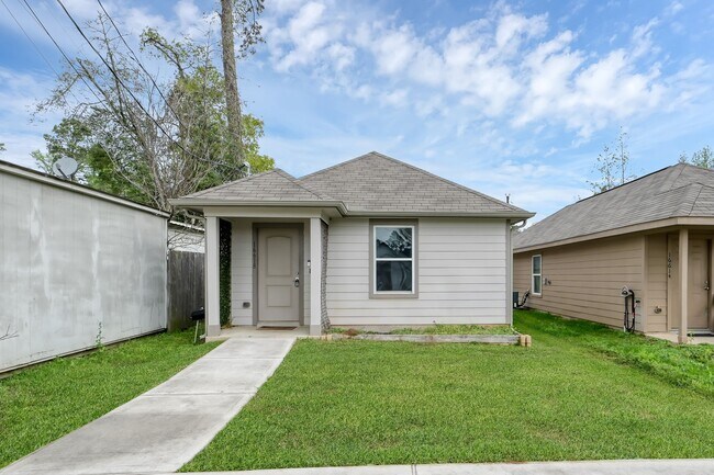 Building Photo - 16618 E Hammon