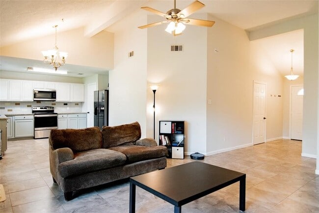 Building Photo - 7027 Buchanan Dr