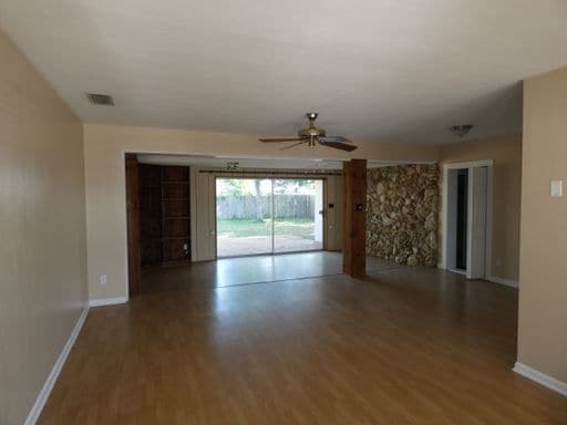 Building Photo - 1823 Linden Rd