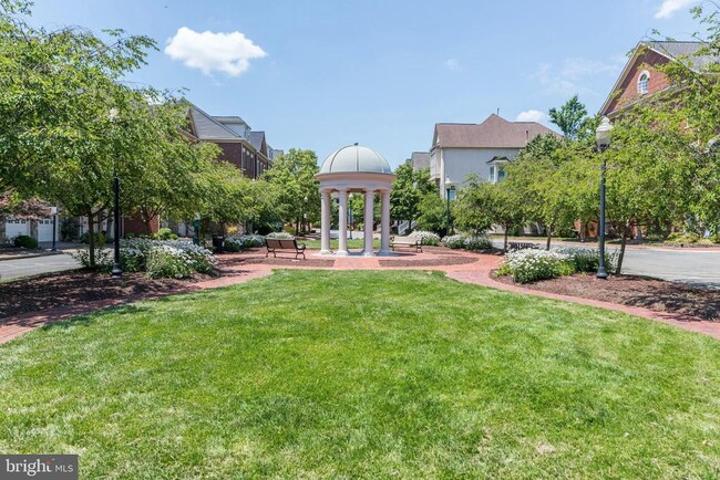 Building Photo - 5117 Donovan Dr