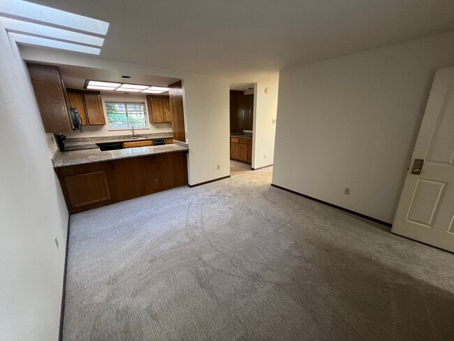 Building Photo - Spacious 3 bed 2.5 bath home in Mountain View. Must see!