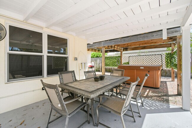 Building Photo - 244 Greymon Dr