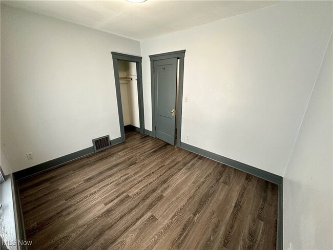 Building Photo - 1129 W Erie Ave