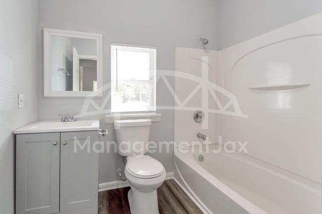 Building Photo - 1165 Hart St