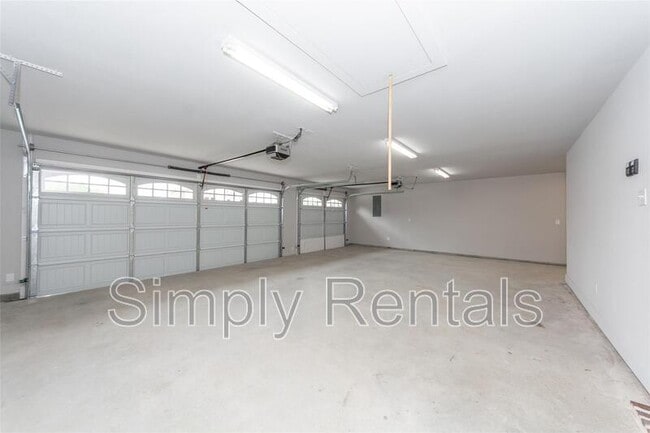 Building Photo - 5007 Peacock Ln