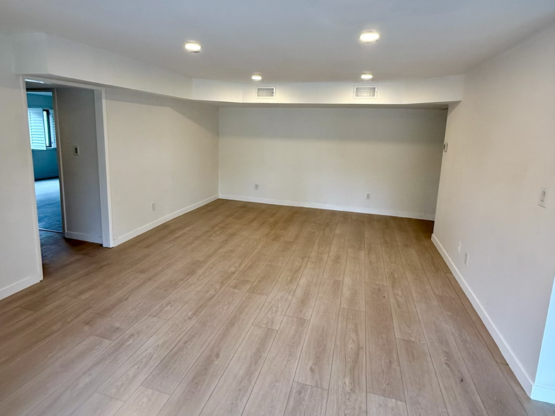 Building Photo - 647 Orange Grove Ave