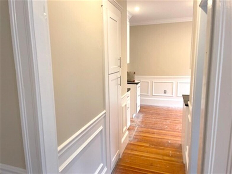 Building Photo - 35 Trowbridge St