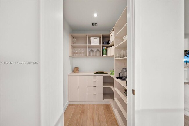Building Photo - 2678 Tigertail Ave
