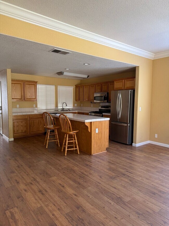 Building Photo - Sunny Cutten House Tier 1