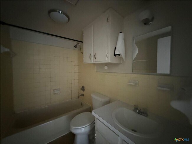 Building Photo - 601 Westview Cir