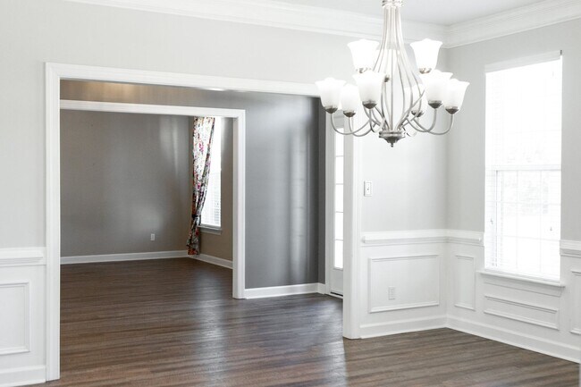 Building Photo - 724 Avrett Cir