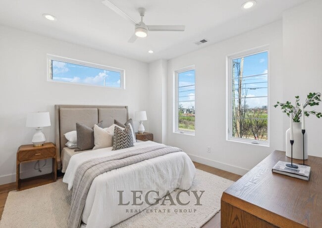 Building Photo - 1019 12th Ave N